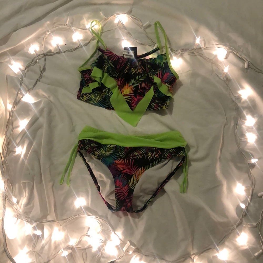 Two pieces colorful swim wear